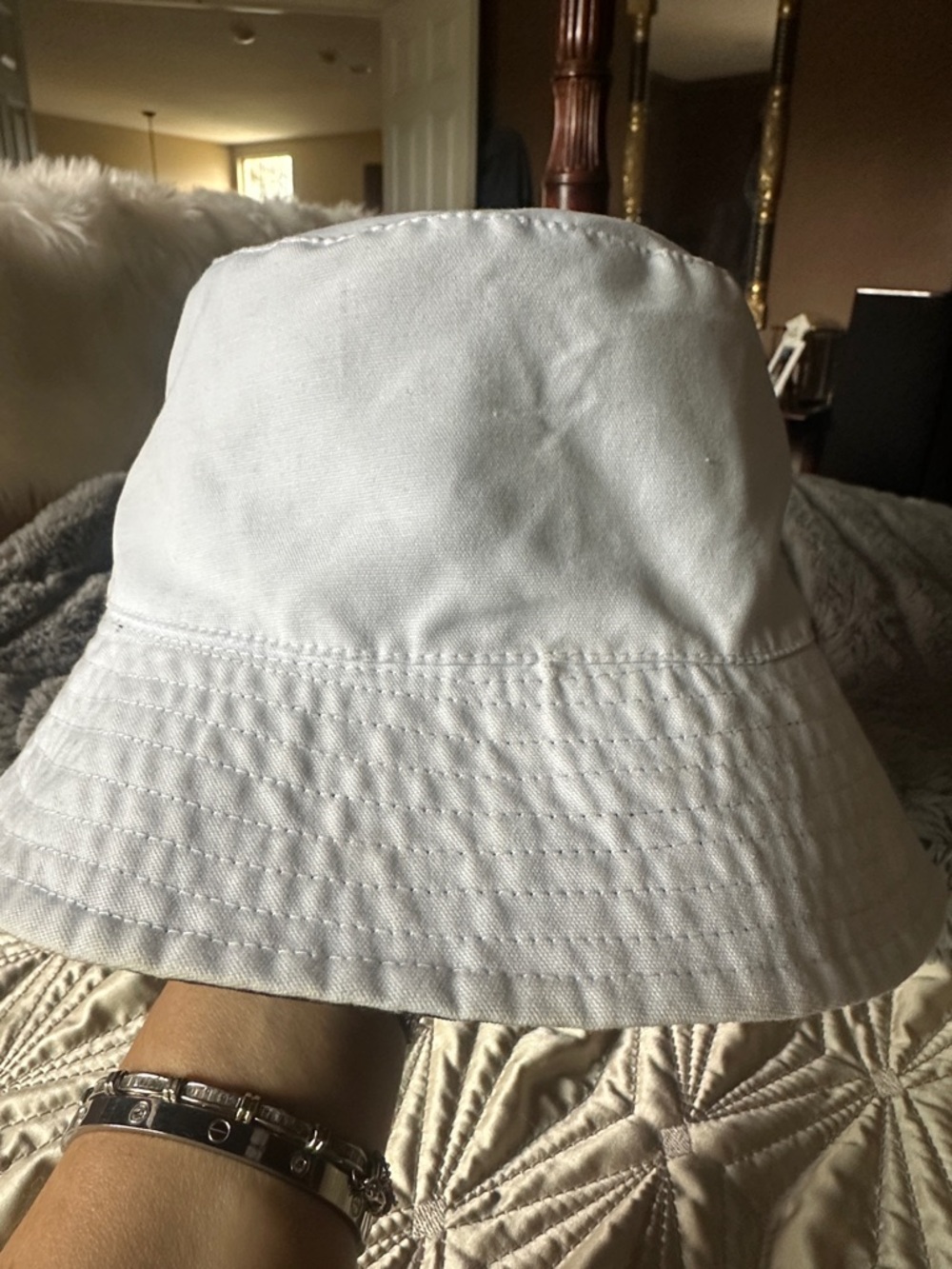 Women’s Black Daisy Print Bucket Hat - Picture 4 of 5